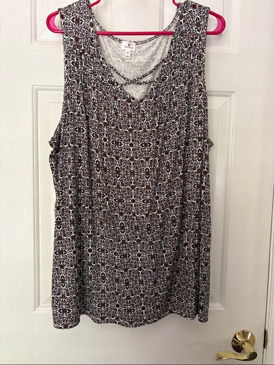 Dress Barn Tops - Dress Barn Brown and White Crisscross V-Neck Tank
